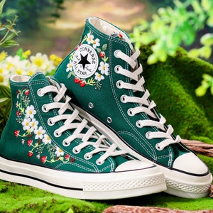 Custom Embroidered Converse, Strawberry Embroidered Sneaker for Her, Strawberry and Daisy Embroidered Shoes, Strawberry Embroidered Converse