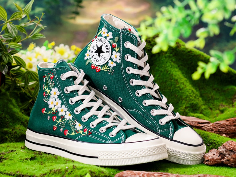 Custom Embroidered Converse, Strawberry Embroidered Sneaker for Her, Strawberry and Daisy Embroidered Shoes, Strawberry Embroidered Converse