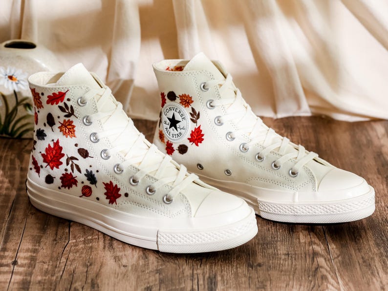 Custom Embroidered Wedding Converse, White Flowers Embroidered Sneakers for Bride, Floral Embroidered Wedding Reception Shoes, Wedding Gifts