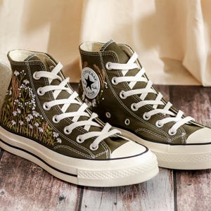 Custom Converse Chuck Taylor Daisy Embroidered Converse Shoes, Garden Flower Embroidered Sneakers, Converse Embroidery Small Flowers