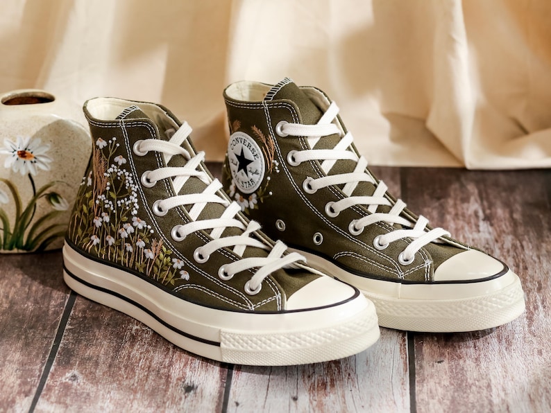 Custom Converse Chuck Taylor Daisy Embroidered Converse Shoes, Garden Flower Embroidered Sneakers, Converse Embroidery Small Flowers