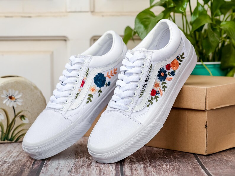 Wedding Vans for Bride, Bridal Flower Embroidered Shoes Custom, White Vans Flowers, Wedding Flowers Embroidered Sneaker Custom, Gift for Her