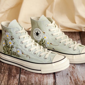 Custom Embroidered Converse Women, Daisy Embroidered Shoes for Bride, Bridal Flowers Embroidered Sneaker for Wedding, Unique Gifts for Her