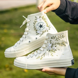 Custom Embroidered Wedding Converse, White Flowers Embroidered Sneakers for Bride, Embroidered Wedding Reception Shoes, Wedding Gifts