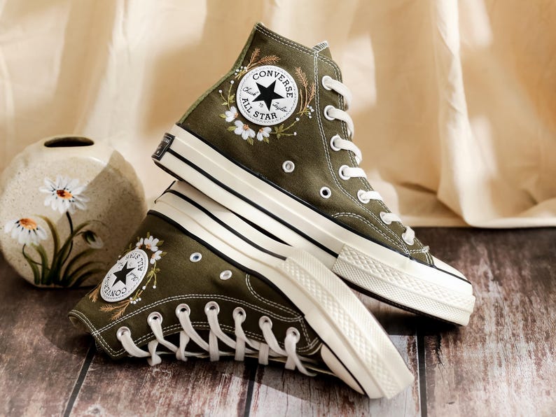 Custom Converse Chuck Taylor Daisy Embroidered Converse Shoes, Garden Flower Embroidered Sneakers, Converse Embroidery Small Flowers