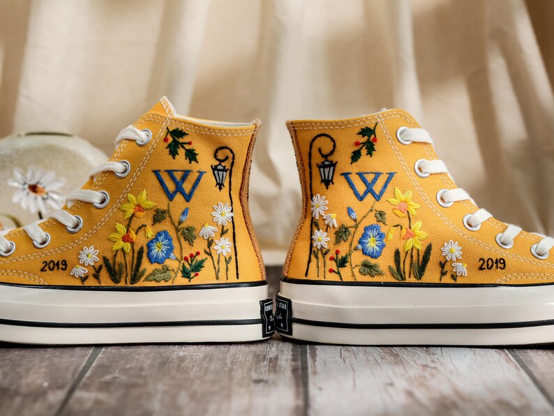 Custom Converse Chuck Taylor Embroidered Flowers & Initials, Embroidered Converse Flowers, Flower Embroidered Shoes, Birthday Gifts for Her