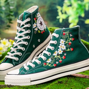 Custom Embroidered Converse, Strawberry Embroidered Sneaker for Her, Strawberry and Daisy Embroidered Shoes, Strawberry Embroidered Converse