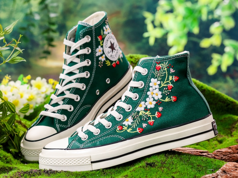 Custom Embroidered Converse, Strawberry Embroidered Sneaker for Her, Strawberry and Daisy Embroidered Shoes, Strawberry Embroidered Converse