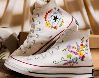 Custom bruiloft sneakers, bruids bloemen geborduurd Converse, cadeaus voor bruiloft, geborduurde bruiloft receptie schoenen, gepersonaliseerde geschenken