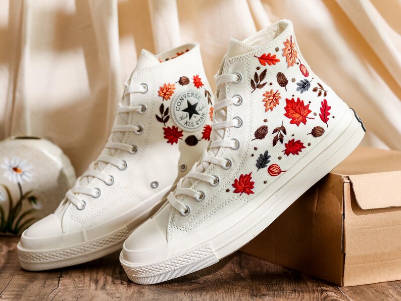 Custom Embroidered Wedding Converse, White Flowers Embroidered Sneakers for Bride, Floral Embroidered Wedding Reception Shoes, Wedding Gifts