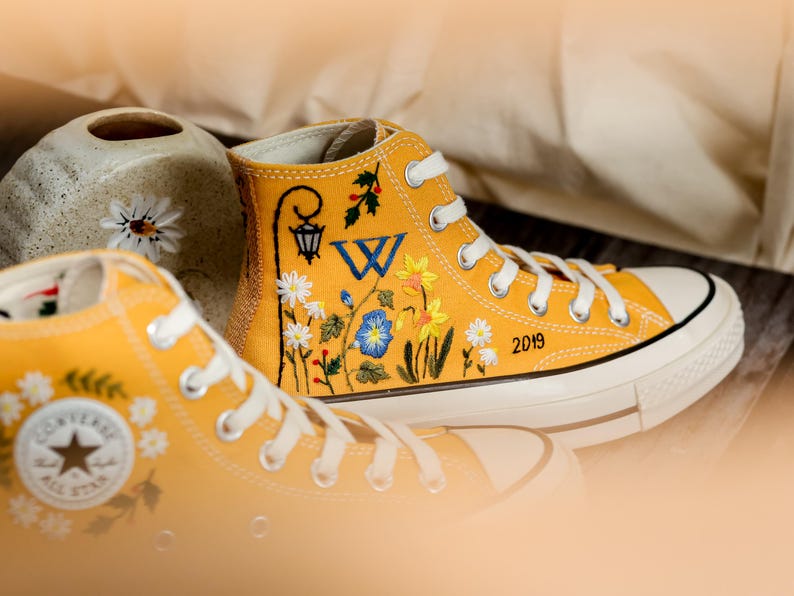 Custom Converse Chuck Taylor Embroidered Flowers & Initials, Embroidered Converse Flowers, Flower Embroidered Shoes, Birthday Gifts for Her