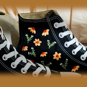 Custom Embroidered Converse Chuck Taylor High Tops, Black Converse Embroidery With Daisy, Custom Floral Embroidered Sneakers, Gift For Women