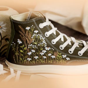 Custom Converse Chuck Taylor Daisy Embroidered Converse Shoes, Garden Flower Embroidered Sneakers, Converse Embroidery Small Flowers