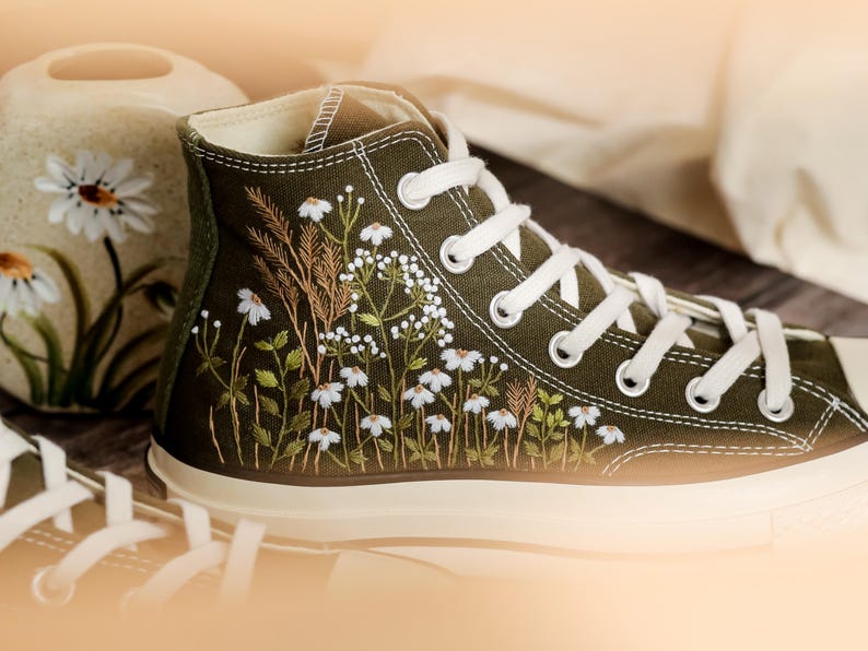 Custom Converse Chuck Taylor Daisy Embroidered Converse Shoes, Garden Flower Embroidered Sneakers, Converse Embroidery Small Flowers