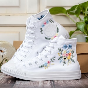 Wedding Converse for Bride, Bridal Flower Embroidery Shoes, Wedding FLower Embroidered Sneaker for Wedding, Wedding Gift, Wedding Sneakers