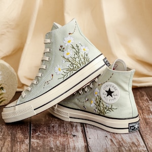 Custom Embroidered Converse Women, Daisy Embroidered Shoes for Bride, Bridal Flowers Embroidered Sneaker for Wedding, Unique Gifts for Her