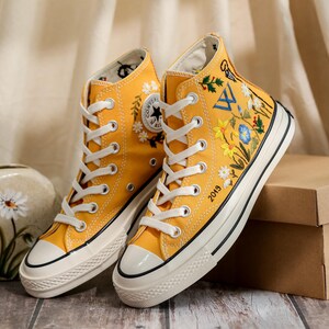 Custom Converse Chuck Taylor Embroidered Flowers & Initials, Embroidered Converse Flowers, Flower Embroidered Shoes, Birthday Gifts for Her