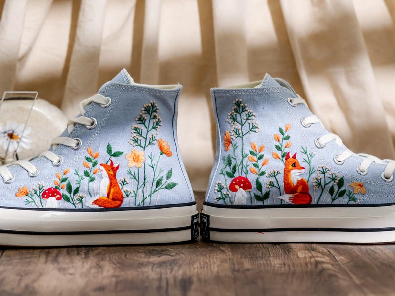 Embroidered Converse With Animals, Fox Embroidered Converse for Women, Wildflowers, Red Fox Embroidery Sneaker, Fox Converse Shoes Fox Gifts