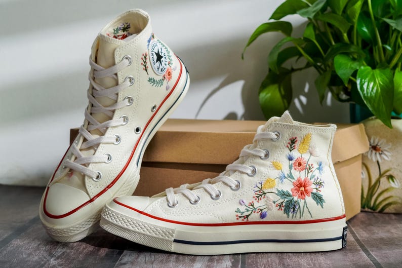 Customized Embroidered Converse Shoes, Graden Flower Embroidered Sneaker, Bridal Flower Embroidered Shoes, Personalized Gifts for Her