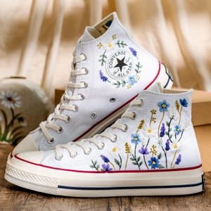 Wedding Converse Shoes for Bride, Small Flowers Embroidered Sneakers Wedding, Wildflowers Embroidered Shoes Wedding, Blue Floral Embroidery