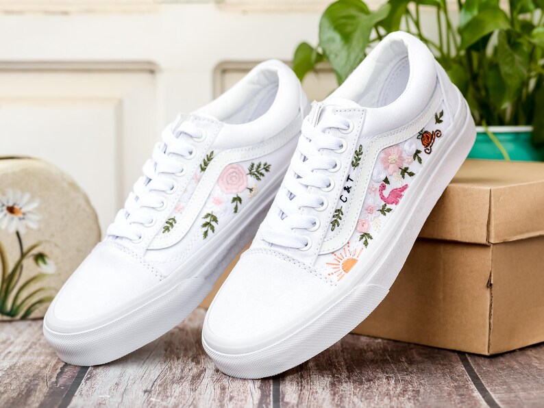 Embroidered Vans for Bride, Wildflowers Embroidered Vans Old Shool Custom, Vans Embroidery Floral, Daisy Embroidered Shoes, Gift for Her