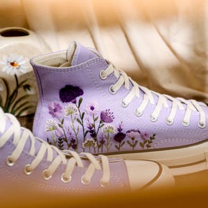 Embroidered Converse, Wedding Flowers Embroidered Shoes for Bride, Converse Embroidery Floral, Bridal Purple Flowers Embroidered Sneakers