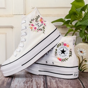 Plataforma Converse com flores, sapatos bordados com flores de noiva para noiva, tênis bordados florais, presente de casamento, tênis de casamento