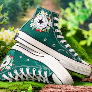 Custom Embroidered Converse, Strawberry Embroidered Sneaker for Her, Strawberry and Daisy Embroidered Shoes, Strawberry Embroidered Converse