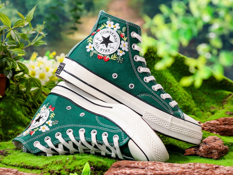 Custom Embroidered Converse, Strawberry Embroidered Sneaker for Her, Strawberry and Daisy Embroidered Shoes, Strawberry Embroidered Converse