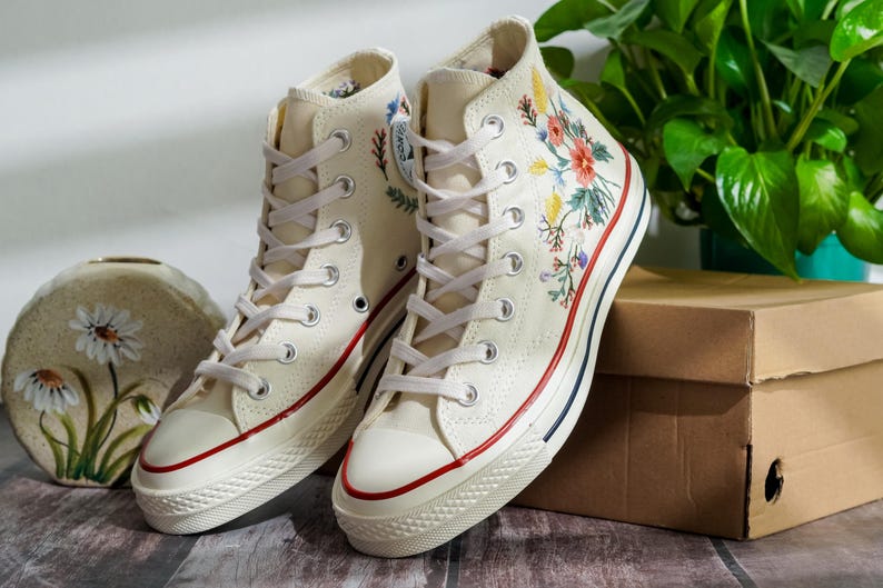 Customized Embroidered Converse Shoes, Graden Flower Embroidered Sneaker, Bridal Flower Embroidered Shoes, Personalized Gifts for Her