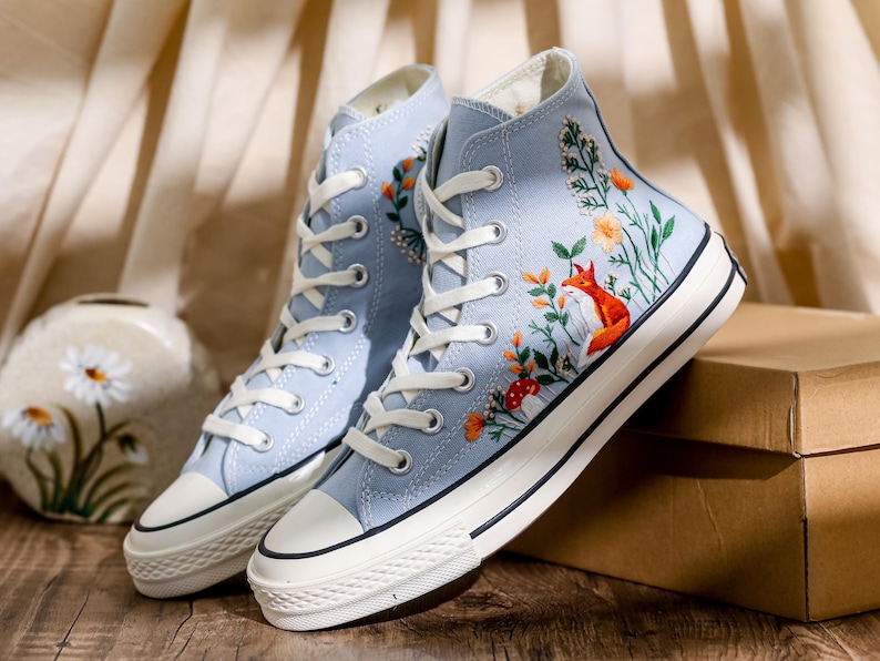 Embroidered Converse With Animals, Fox Embroidered Converse for Women, Wildflowers, Red Fox Embroidery Sneaker, Fox Converse Shoes Fox Gifts