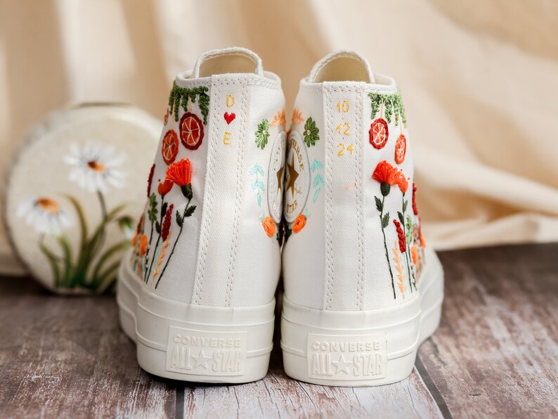 Anpassade broderade platåsneakers, broderade skor med kattmotiv, broderade sneakers med husdjur och blommor för kvinnor, Converse-anpassade små blommor bild 3