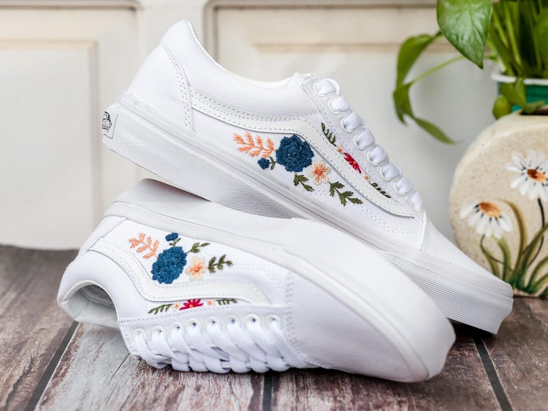 Wedding Vans for Bride, Bridal Flower Embroidered Shoes Custom, White Vans Flowers, Wedding Flowers Embroidered Sneaker Custom, Gift for Her