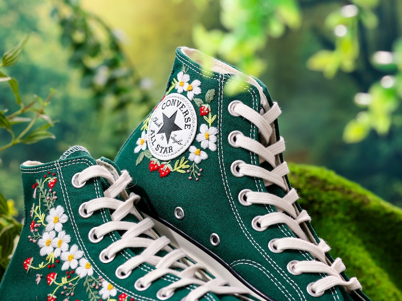 Custom Embroidered Converse, Strawberry Embroidered Sneaker for Her, Strawberry and Daisy Embroidered Shoes, Strawberry Embroidered Converse