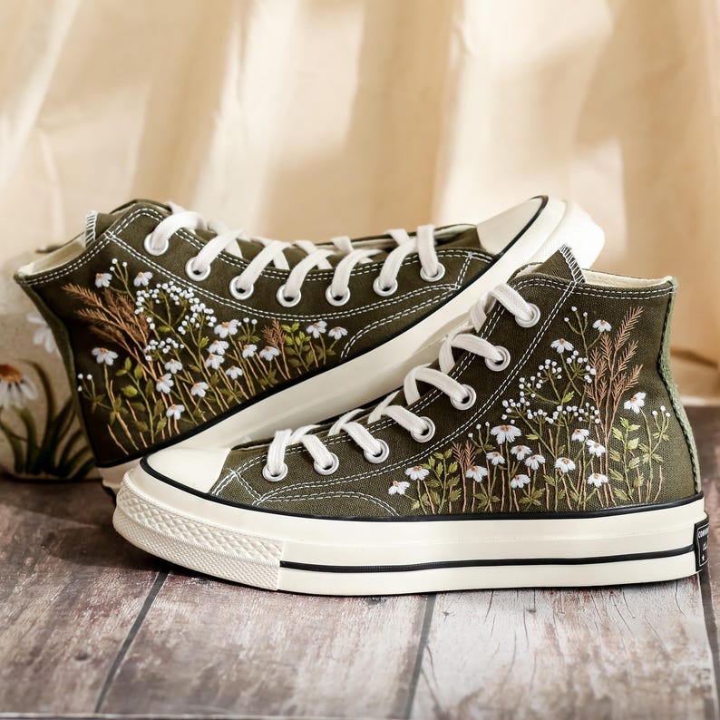 Custom Converse Chuck Taylor Daisy Embroidered Converse Shoes, Garden Flower Embroidered Sneakers, Converse Embroidery Small Flowers