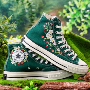 Custom Embroidered Converse, Strawberry Embroidered Sneaker for Her, Strawberry and Daisy Embroidered Shoes, Strawberry Embroidered Converse