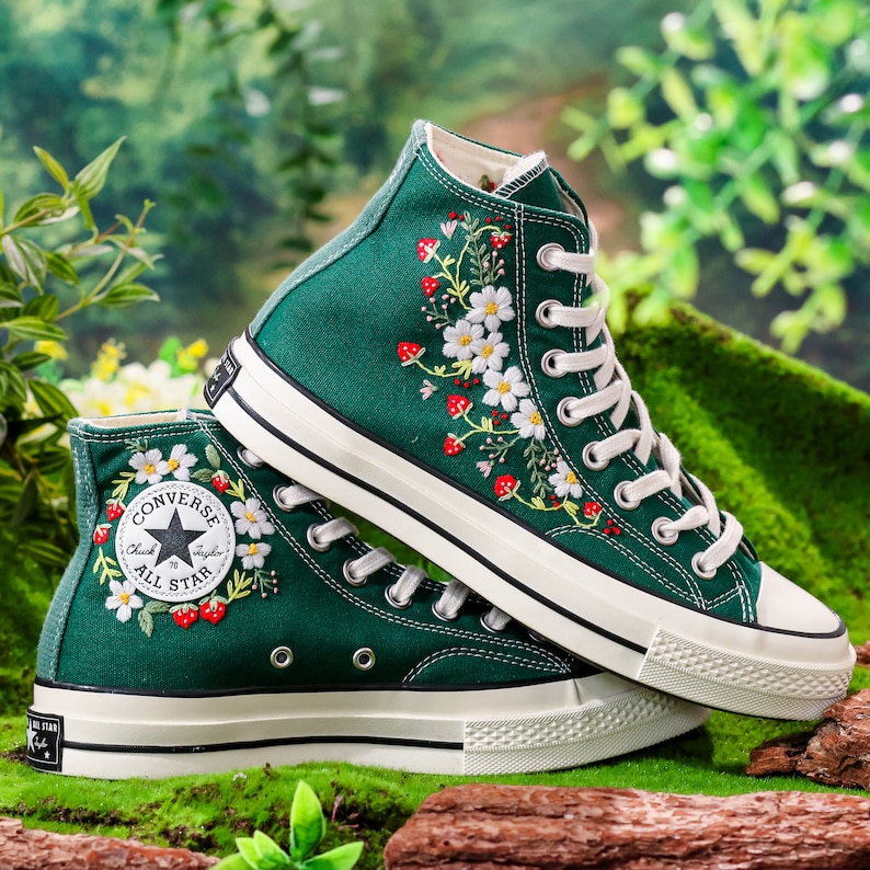 Custom Embroidered Converse, Strawberry Embroidered Sneaker for Her, Strawberry and Daisy Embroidered Shoes, Strawberry Embroidered Converse