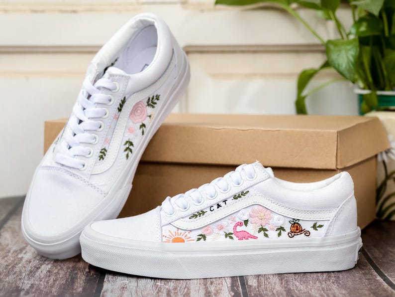 Embroidered Vans for Bride, Wildflowers Embroidered Vans Old Shool Custom, Vans Embroidery Floral, Daisy Embroidered Shoes, Gift for Her