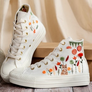 Anpassade broderade platåsneakers, broderade skor med kattmotiv, broderade sneakers med husdjur och blommor för kvinnor, Converse-anpassade små blommor bild 5