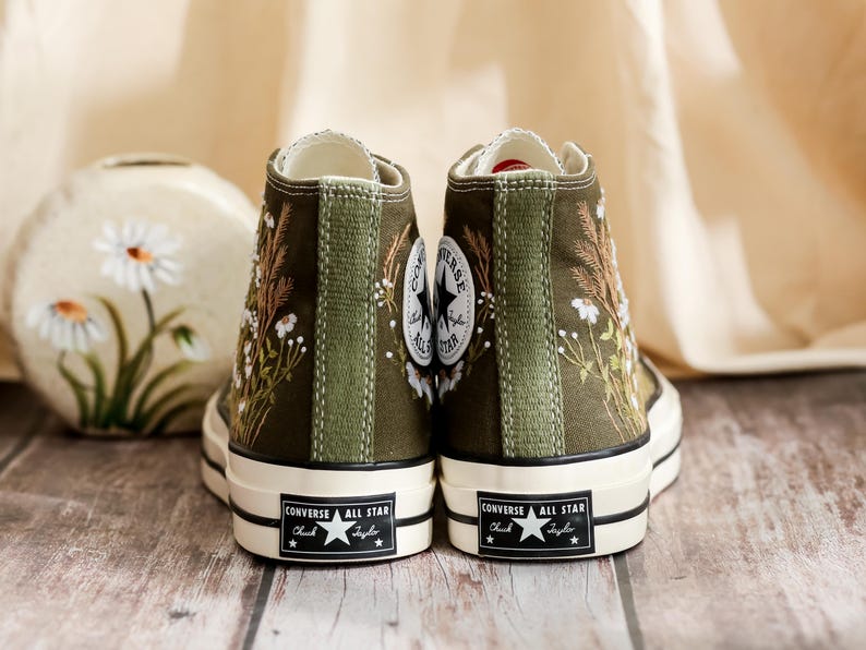 Custom Converse Chuck Taylor Daisy Embroidered Converse Shoes, Garden Flower Embroidered Sneakers, Converse Embroidery Small Flowers