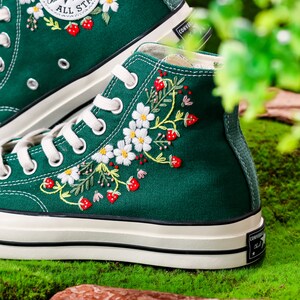 Custom Embroidered Converse, Strawberry Embroidered Sneaker for Her, Strawberry and Daisy Embroidered Shoes, Strawberry Embroidered Converse