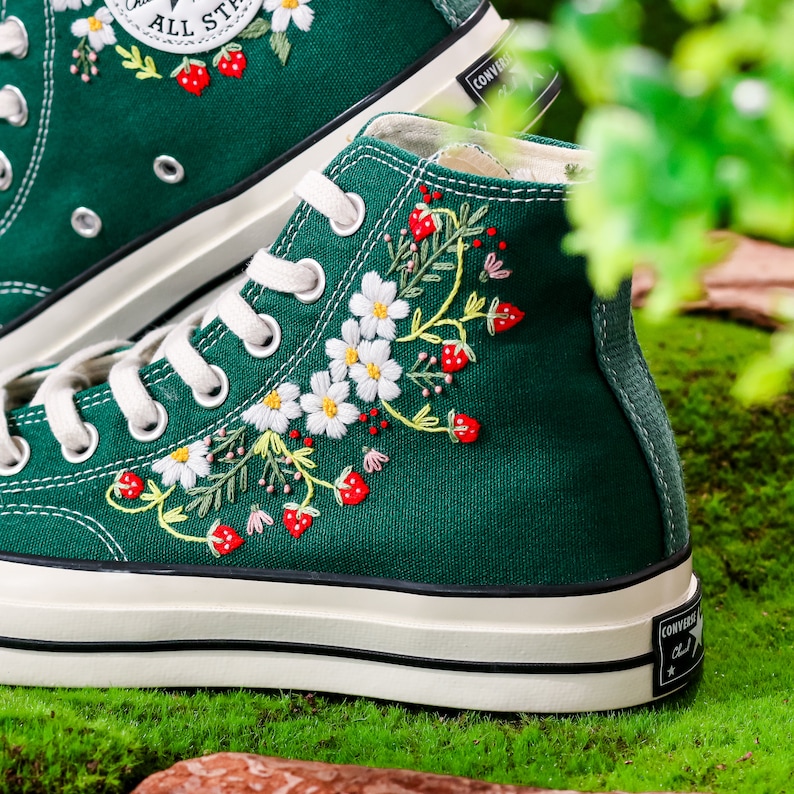 Custom Embroidered Converse, Strawberry Embroidered Sneaker for Her, Strawberry and Daisy Embroidered Shoes, Strawberry Embroidered Converse
