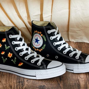 Custom Embroidered Converse Chuck Taylor High Tops, Black Converse Embroidery With Daisy, Custom Floral Embroidered Sneakers, Gift For Women