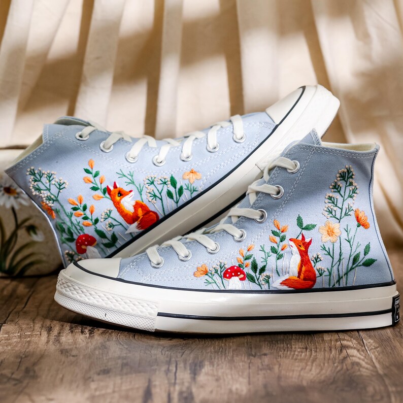 Embroidered Converse With Animals, Fox Embroidered Converse for Women, Wildflowers, Red Fox Embroidery Sneaker, Fox Converse Shoes Fox Gifts