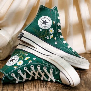 Green Converse Embroidered Daisy, White Flowers Embroidered Converse, Flowers Embroidered Shoes, Floral Embroidered Sneaker, Birthday Gifts