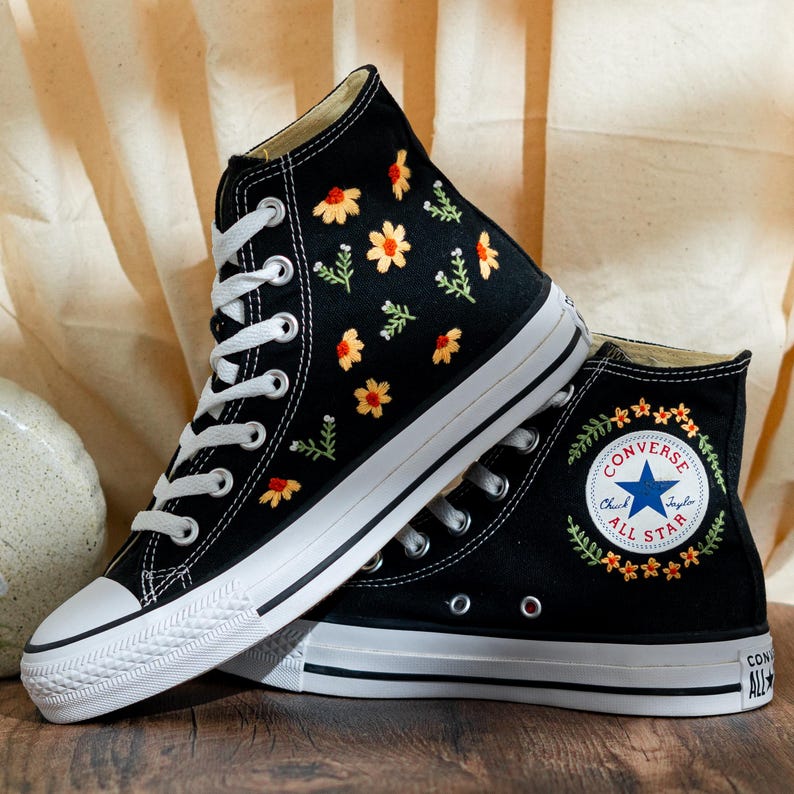 Custom Embroidered Converse Chuck Taylor High Tops, Black Converse Embroidery With Daisy, Custom Floral Embroidered Sneakers, Gift For Women