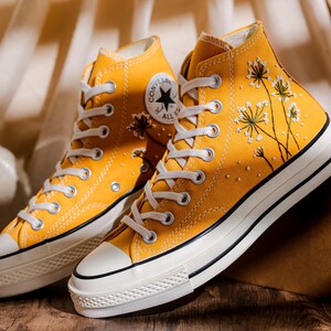Embroidered Converse High Tops, Custom Converse Shoes with Dandelion Embroidery,  Converse Embroidered Shoes for flower lovers, Gift For Her