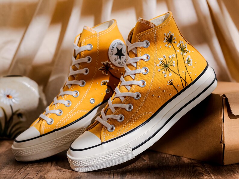 Embroidered Converse High Tops, Custom Converse Shoes with Dandelion Embroidery,  Converse Embroidered Shoes for flower lovers, Gift For Her