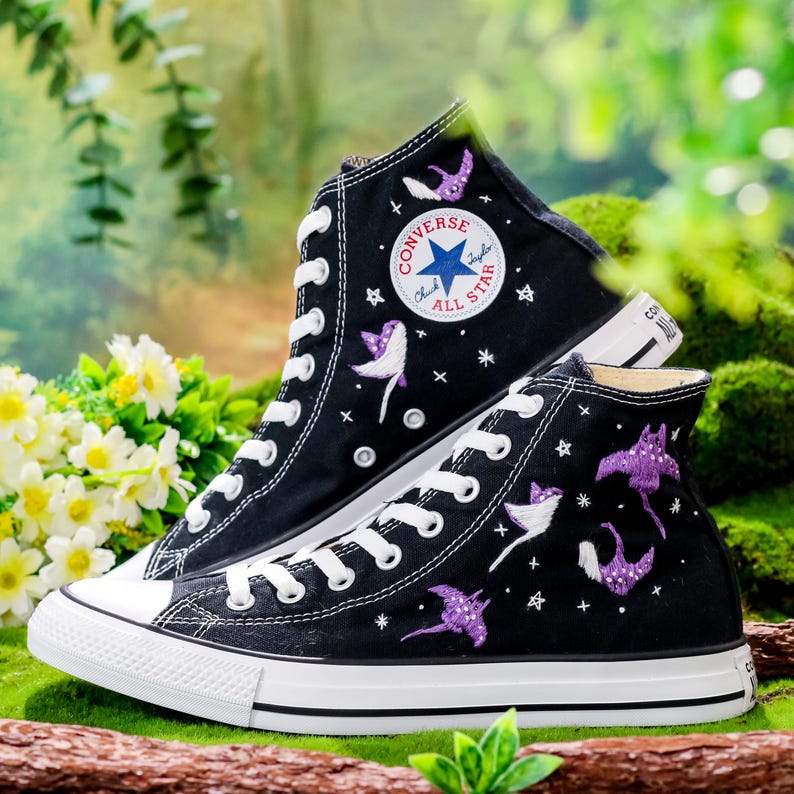 Embroidered Converse High Tops, Manta Ray Converse, Custom Shoes Embroidery Ocean, Embroidered Converse with Manta Rays, Unique Gifts