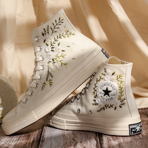 Custom Embroidered Wedding Converse, White Flowers Embroidered Sneakers for Bride, Embroidered Wedding Reception Shoes, Wedding Gifts